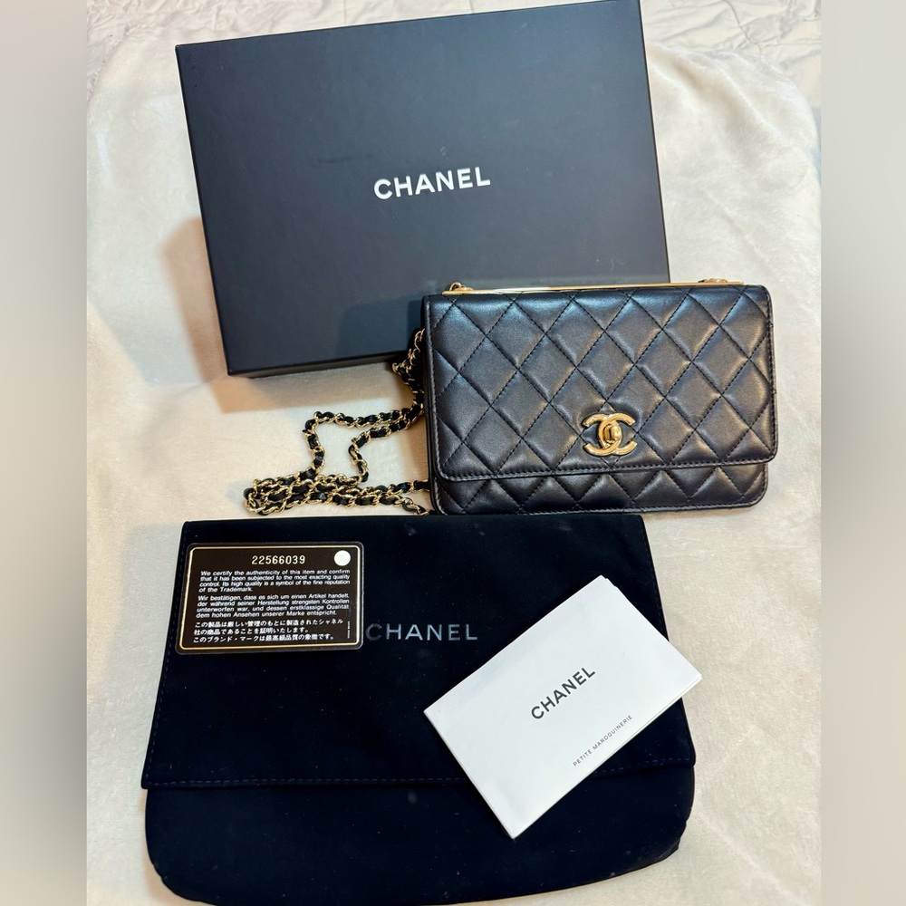 CHANEL Soft Leather Purse ๐ฅ - Picture 1 of 16